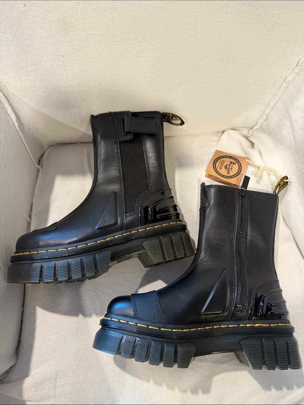 NWT:🔳 Audrick Chelsea Boot Dr. Martens🔳